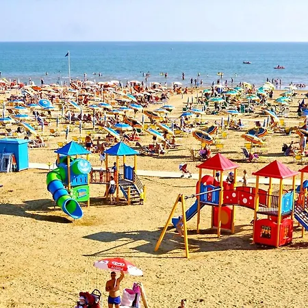 Seaside Getaway With Terrace In شقة بيبيوني