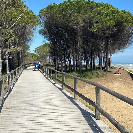 Appartamento Seaside Getaway With Terrace In *